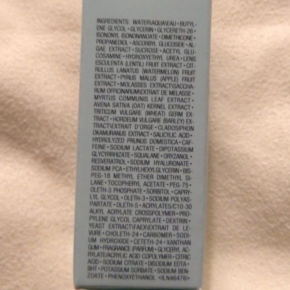 Estee Lauder Sample - Picture 5 of 6